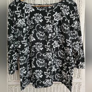 Appleseed's Black and White Floral 3/4 Sleeve Top